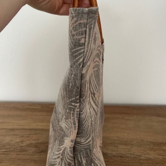 Lua Tropical Palm Tree Print Small Bag with Wooden Handles - Picture 4 of 10